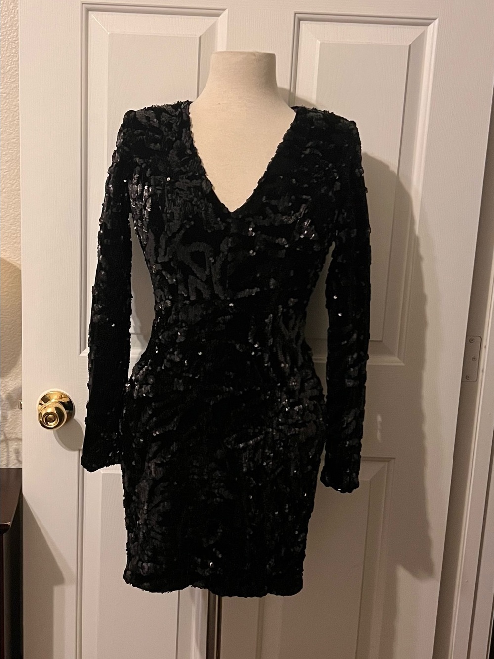 Dress the Population Black Sequin Velvet V-Neck Long Sleeve Mini Dress